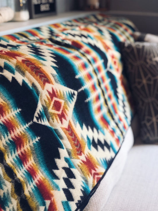 Secoya Blanket – Northern Lights | The Perfect Blend of Culture and Coziness