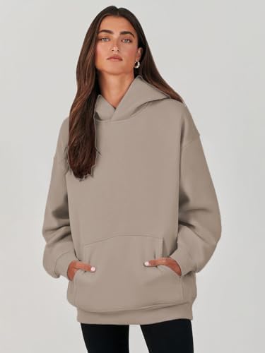 How to Style an Oversized Hoodie: Effortless Comfort Looks