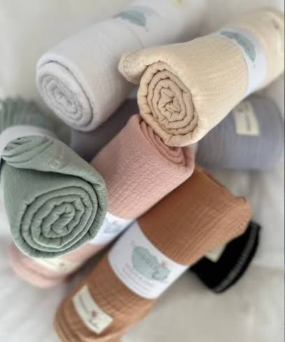 Swaddling and Receiving Blankets: The Real Difference