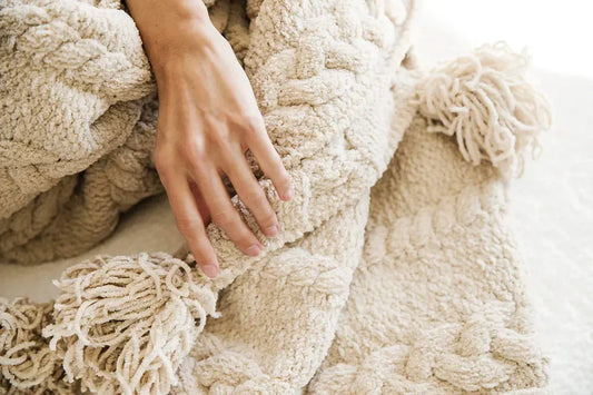 Cozy up with the Best Materials for a Dreamy Night's Sleep in Chunky Blankets