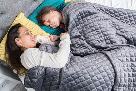Weighted Blanket Benefits and Downsides: Materials, Heat Retention, and More